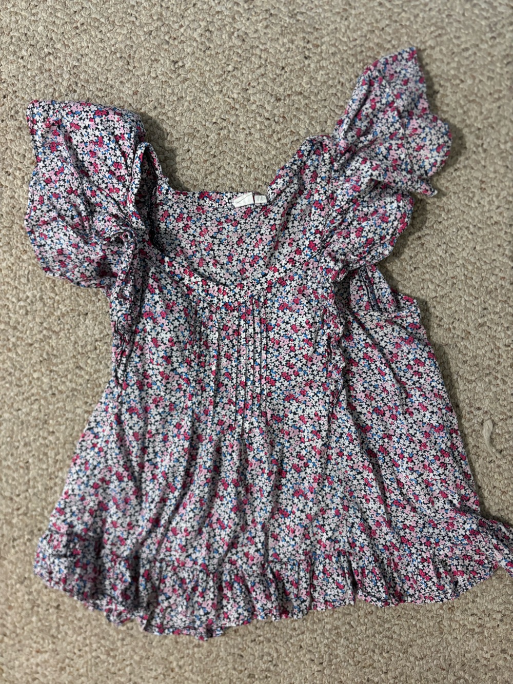 GAP women’s Pink and White Floral Ruffle blouse